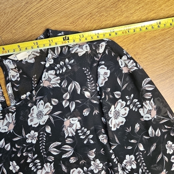 Aeropostale black sheer babydoll / peplum style top with long flowy bell sleeves - Picture 4 of 11